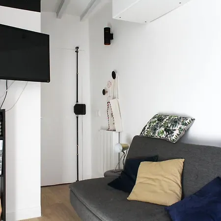 Pleasant Studio Close To Republique Apartment