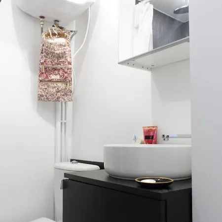 Apartment Pleasant Studio Close To Republique Paris
